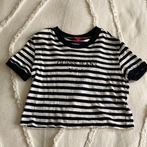 Classic GUESS cropped tee